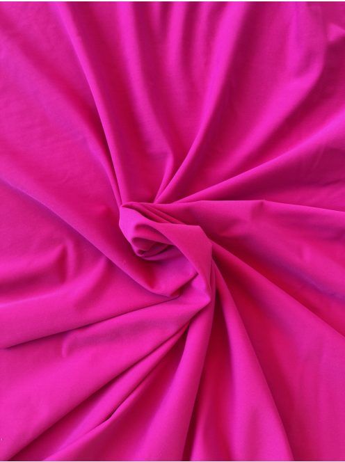 Strasszos póló pink (Álló alak pink karikával)